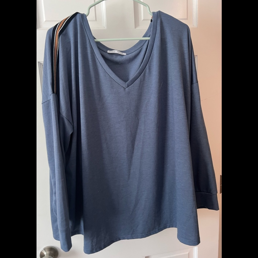 Blue long sleeve t with stripes on the sleeve 2x femme by trasics